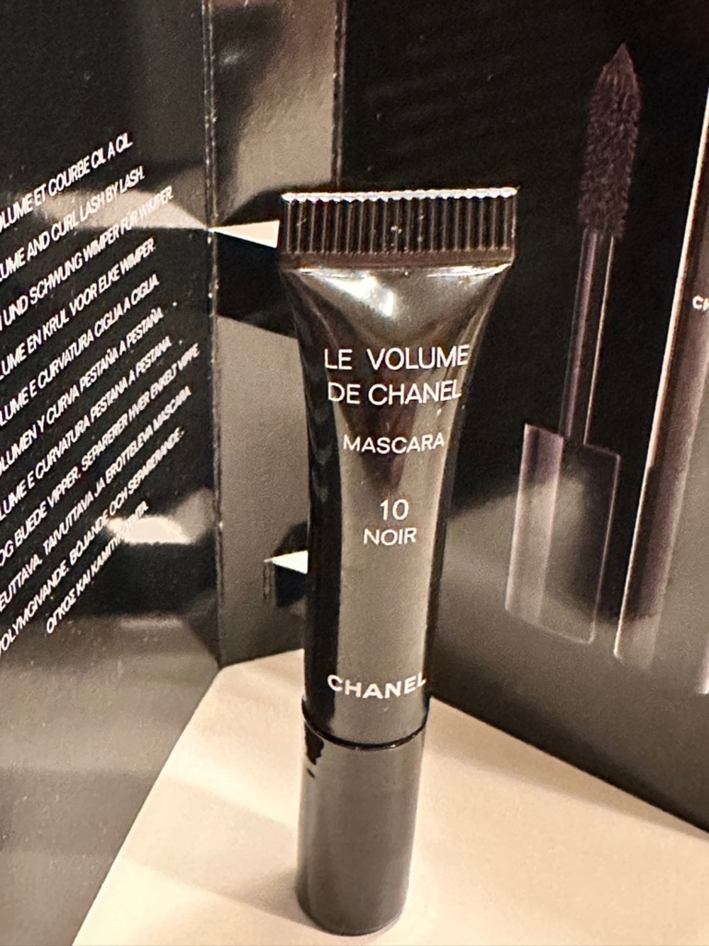 CHANEL New Black Volume De Chanel Mascara #10 Noir 03 oz Mini Travel Sample